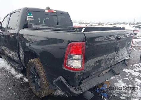 2021 Ram 1500 Big Horn 4X4 5'7 Box z USA, uszkodzony, nr VIN 1C6SRFFT8MN553496